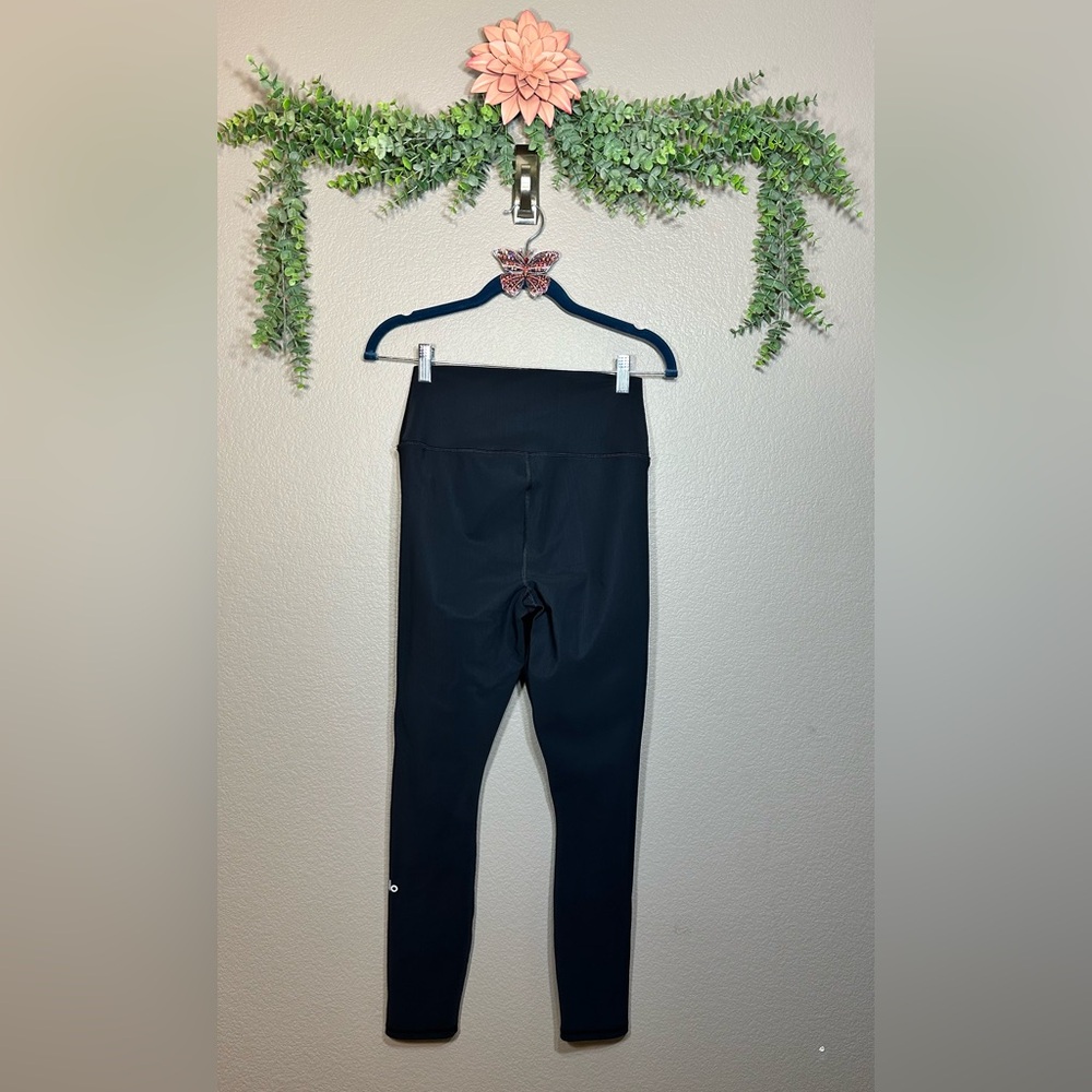 Women’s black Alo yoga pants